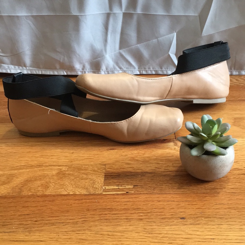 Women’s Size 8 Strappy Flats!!